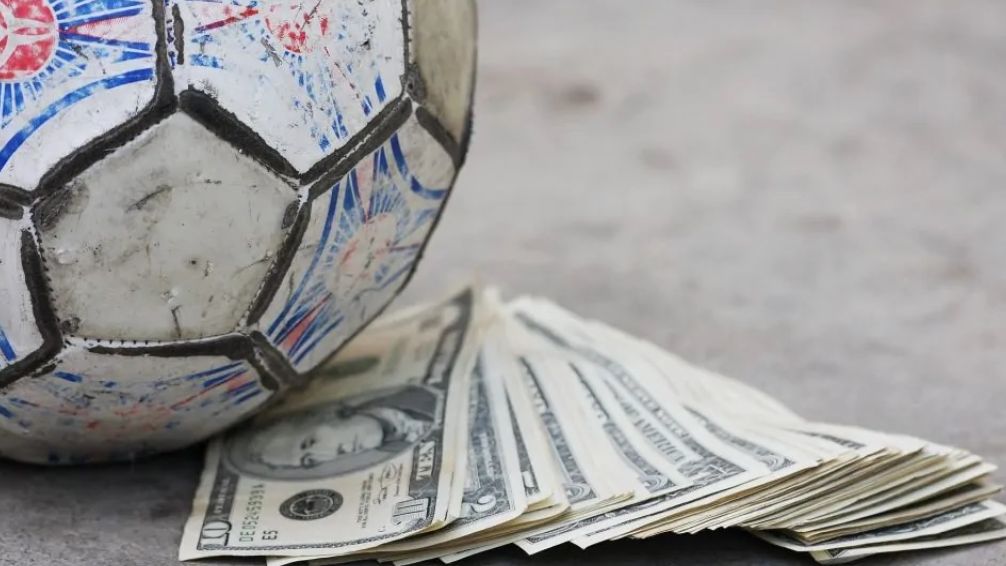 Cómo invertir en el mercado de pases del fútbol profesional