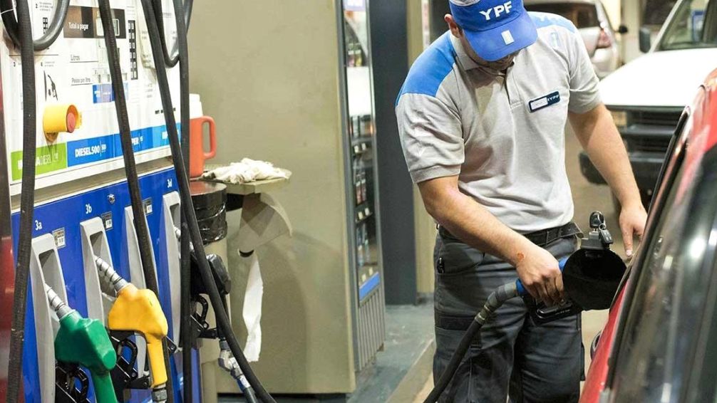 YPF aumentó un 12,5% el precio de sus combustibles 