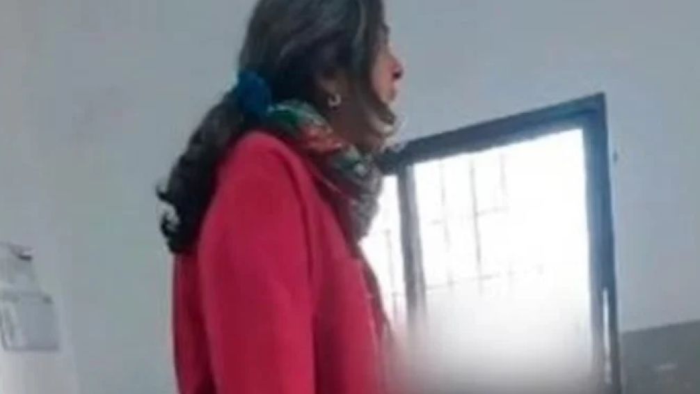 Una docente insultó a sus alumnos por haber votado a Milei: "Van a tener que salir a la calle a pelear todo lo que perdieron por pelotudos"