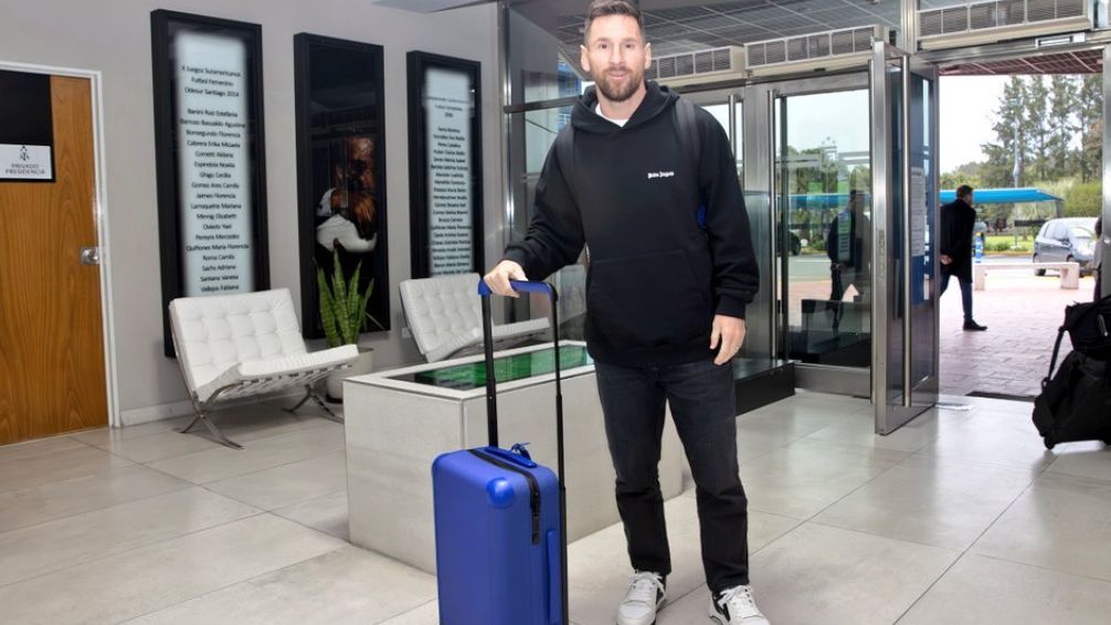 Messi llegó a la Argentina para incorporarse a la Selección
