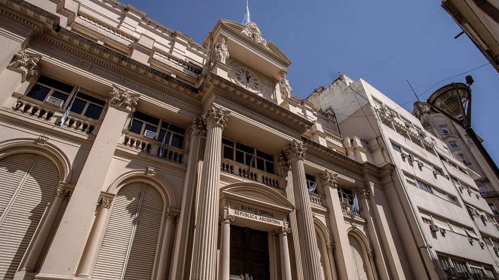 Reservas del Banco Central en rojo: cayeron US$17.000 millones en el año