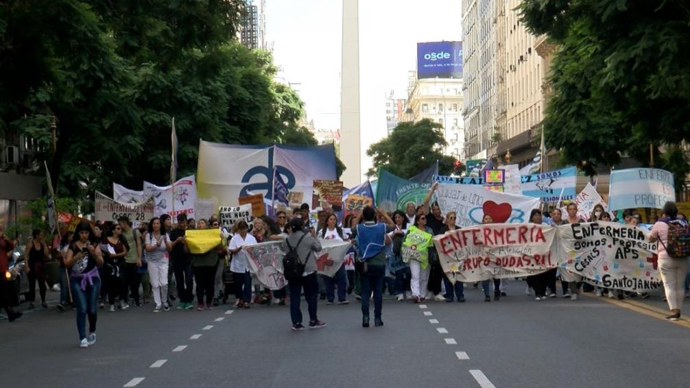 Trabajadores de la salud en CABA paran y exigen un "aumento de salarios"