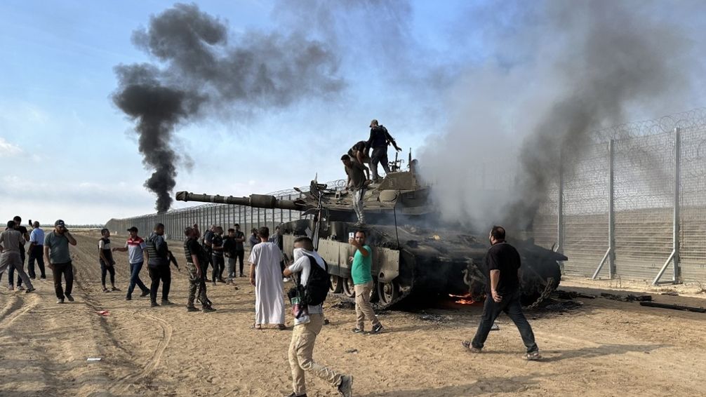 Ataque sorpresivo de milicias palestinas a territorio israelí dejan decenas de muertos