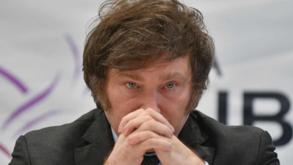 Milei convocó a sus diputados y senadores electos para que vayan a buscar el voto del PRO y de Schiaretti