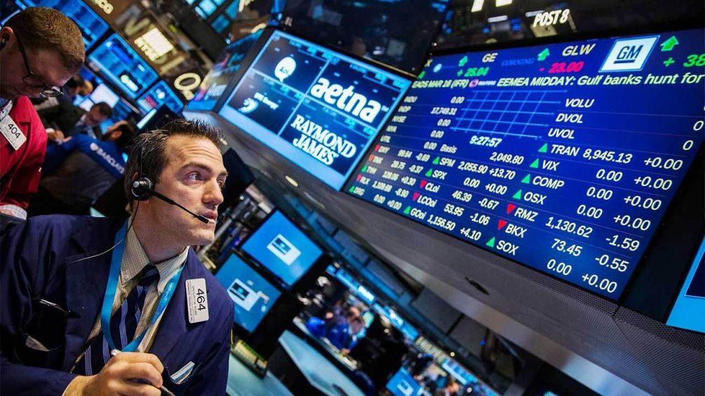 En medio del feriado bancario local, las acciones argentinas caen hasta 4% en Wall Street 