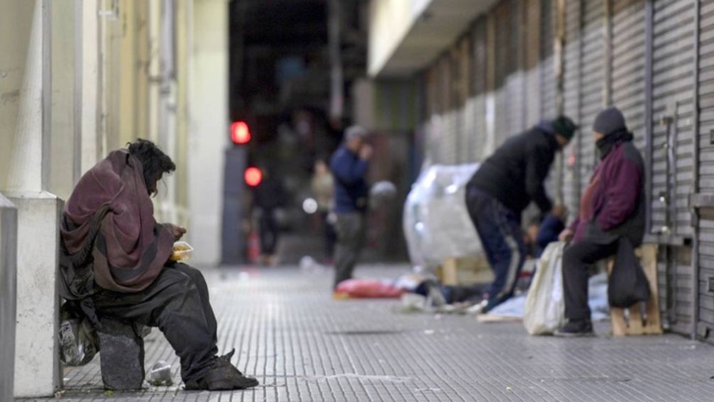 La pobreza alcanzó a 12,5 millones de argentinos, un 43% de la población urbana, según la Universidad Di Tella