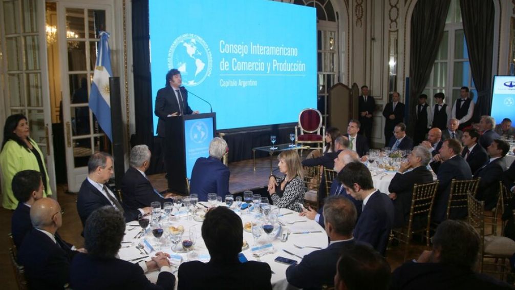 Milei con los empresarios más importantes de Argentina, pidió  elegir entre "populismo o república"