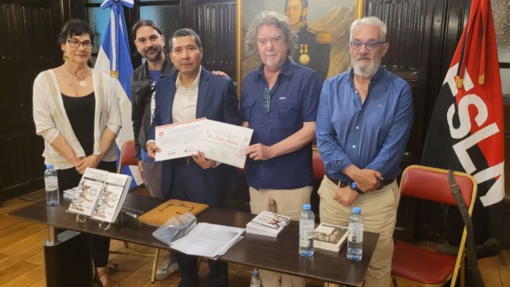 Carlos Midence presentó su último libro