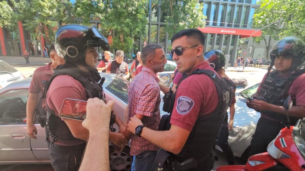 Detuvieron a Gastón Mercanzini, el ex funcionario municipal de Entre Ríos que le tiró un botellazo a Milei