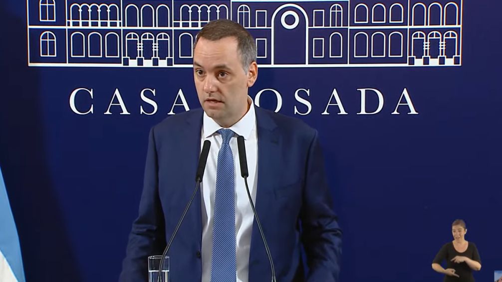 El gobierno reiteró su advertencia contra los piqueteros: "el que corte, dejará de recibir planes"