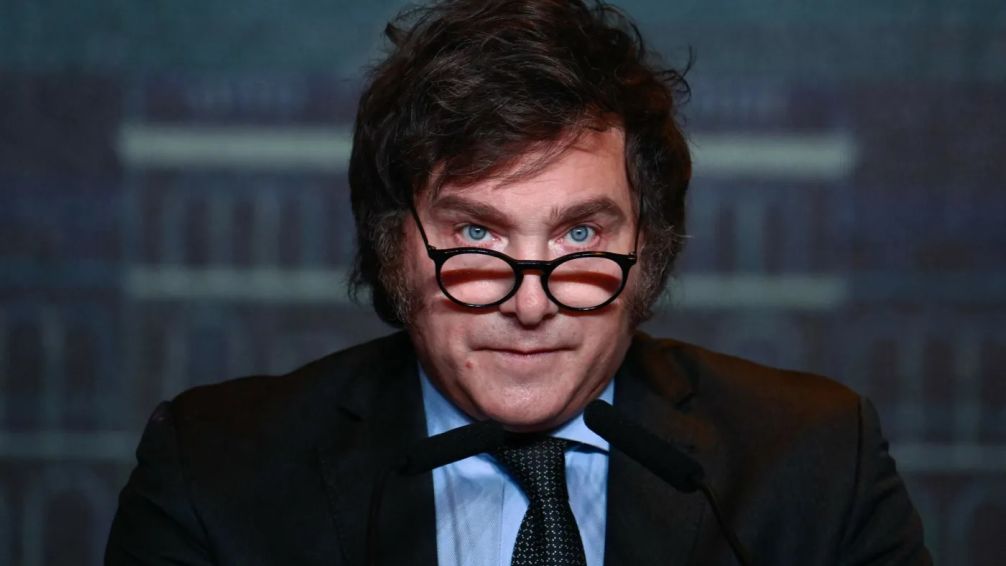 Javier Milei acusó al multimedio Clarín de mentir