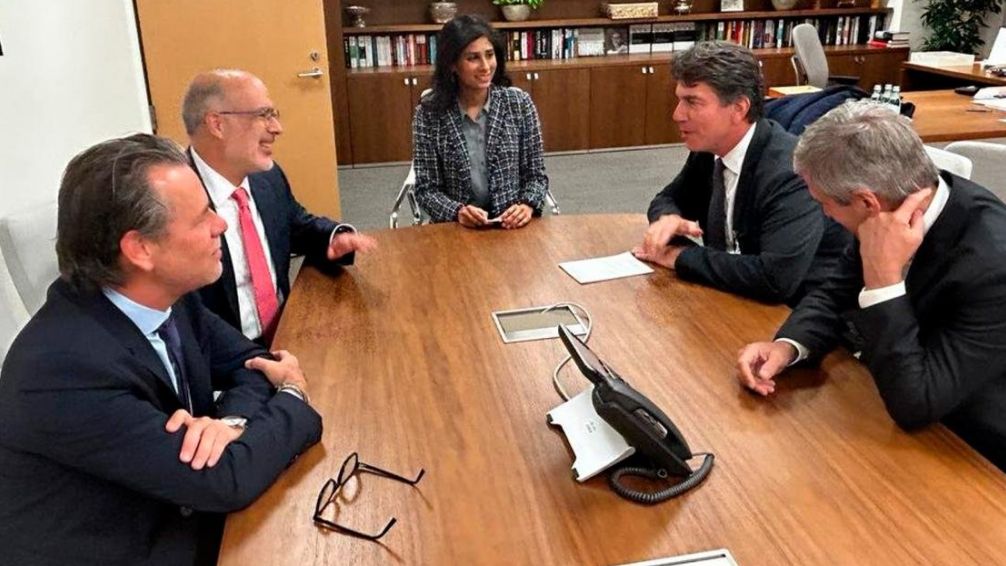 Este jueves llegará una misión del FMI para renegociar el acuerdo por la deuda