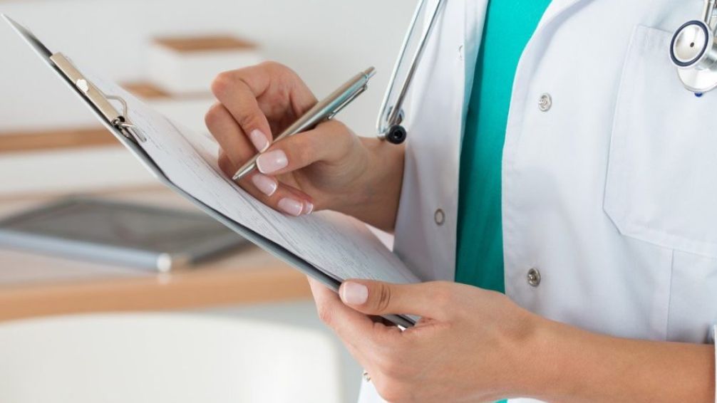 Prestadores de salud advierten reprogramaciones y recortes de servicio si no hay aumentos