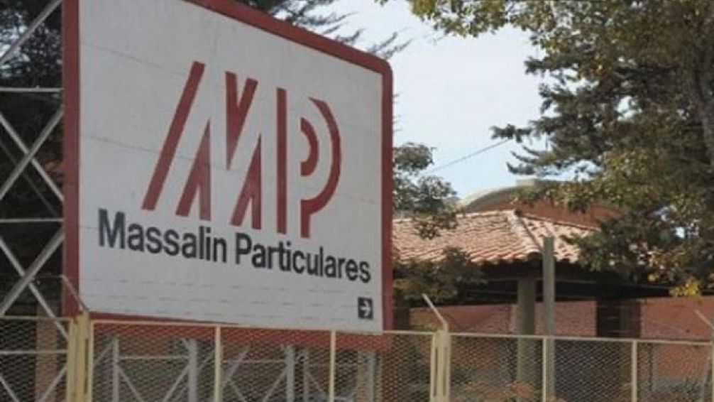 La tabacalera Massalin coloca a sus ex directivos en el Gobierno de Milei para beneficiarse