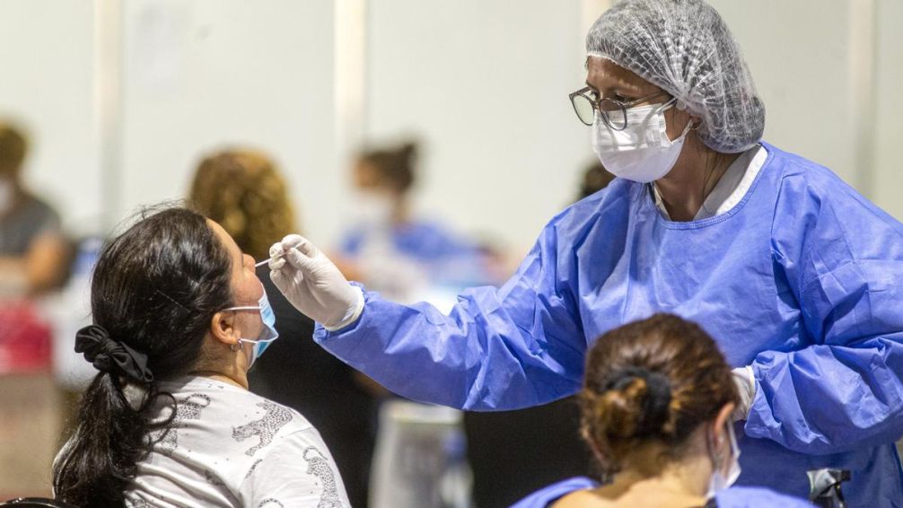 Los expertos advierten de un aumento de casos de COVID en la Argentina
