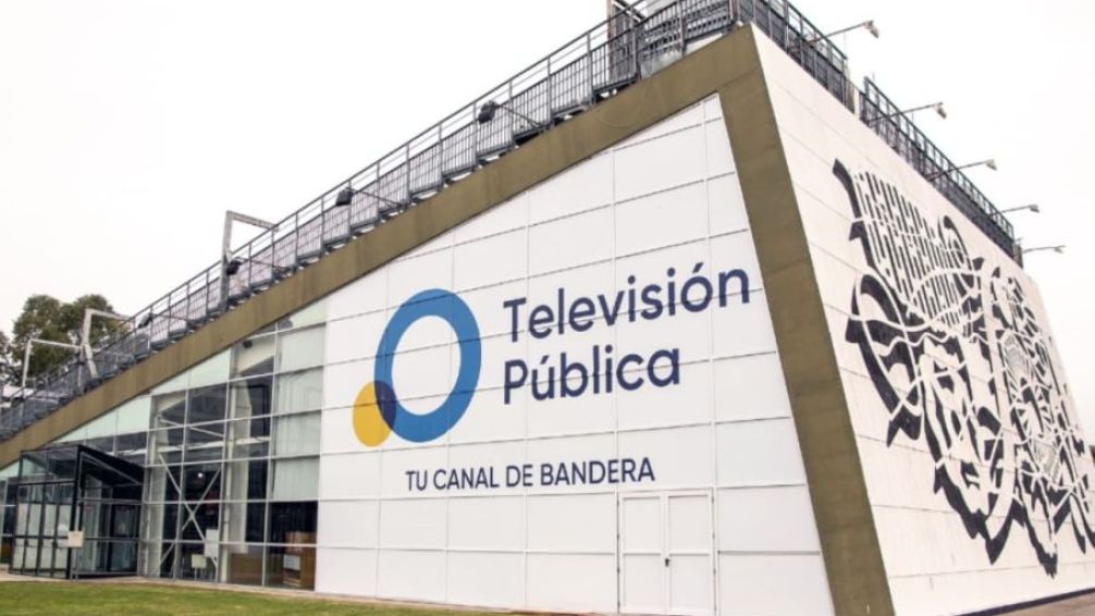Fuerte recorte en la TV Pública: suspendieron noticieros y dieron de baja programas tercerizados 