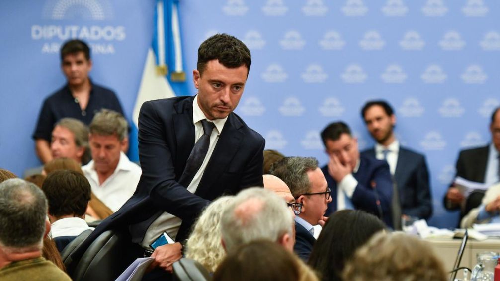 Ley Ómnibus: Reunión urgente en la UCR para apagar las llamas internas tras el acercamiento al gobierno