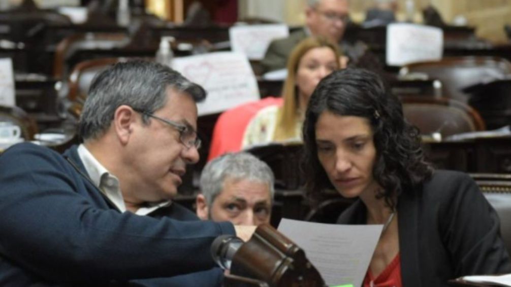Gobernadores, legisladores y representantes kirchneristas se reúnen para fijar estrategia por el DNU y la Ley "Bases"