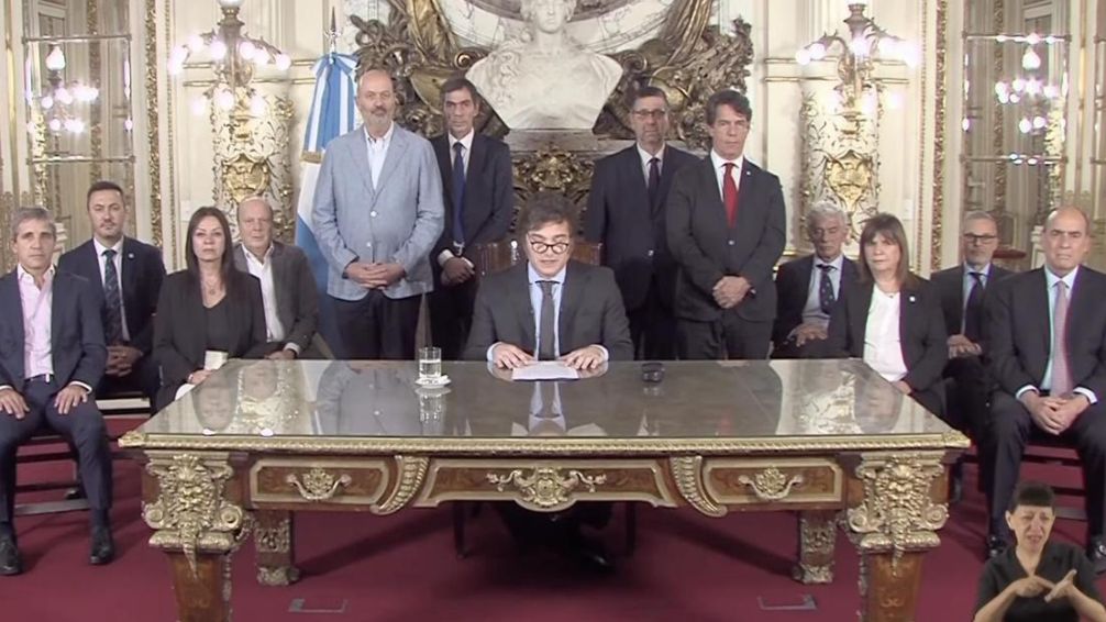 Tras el reclamo del gobierno, la cautelar que suspende la reforma laboral del DNU pasa a la Corte Suprema