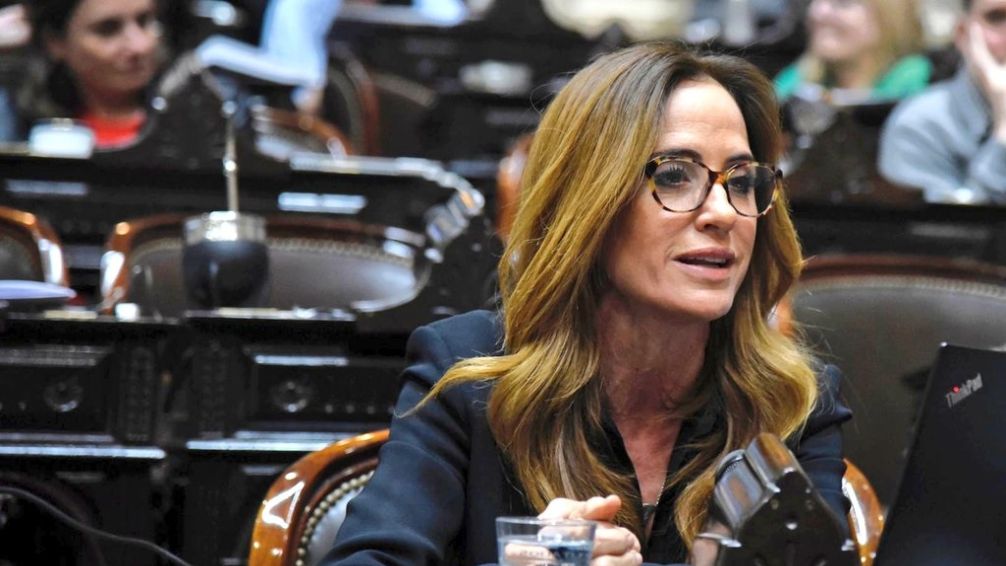 Escrachan a Victoria Tolosa Paz y a su marido en un restorán de Cariló