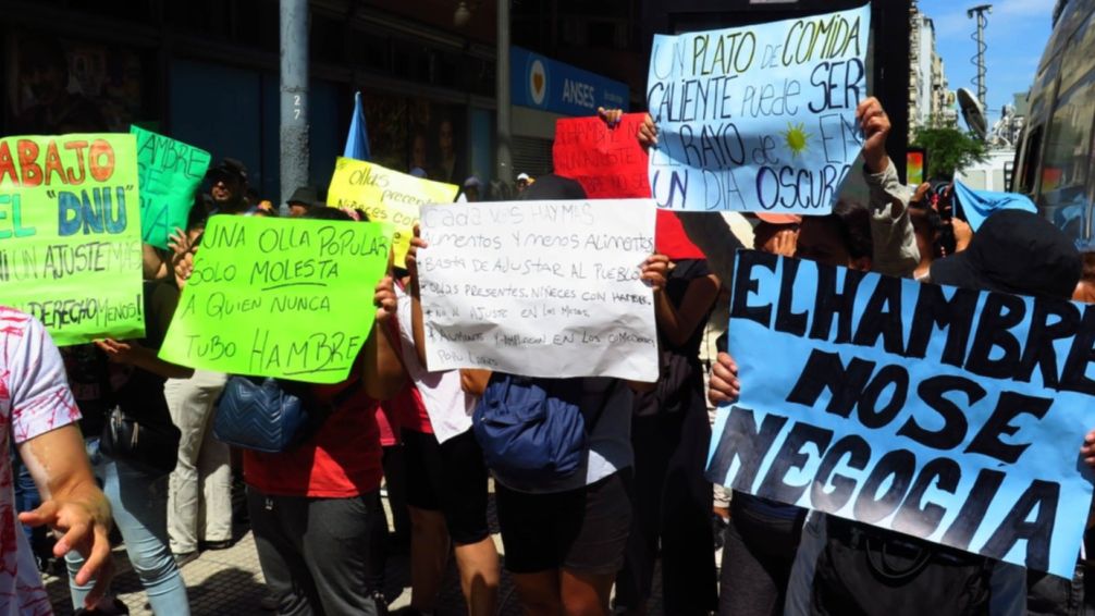Acampe y vigilia frente a la Quinta de Olivos previo al paro de la CGT
