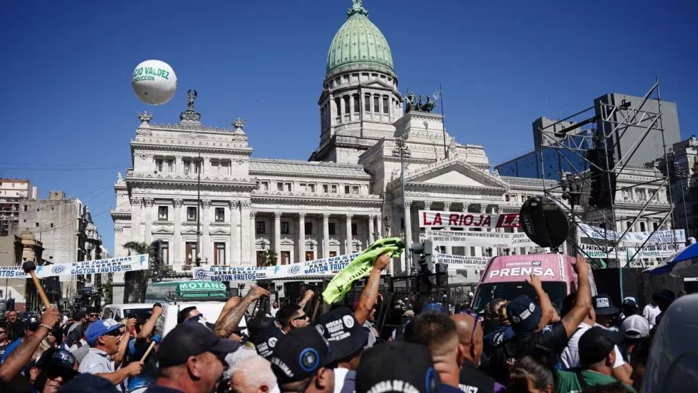 "El gobierno busca avasallar los derechos y conquistas del pueblo": El documento de la CGT tras la marcha al Congreso