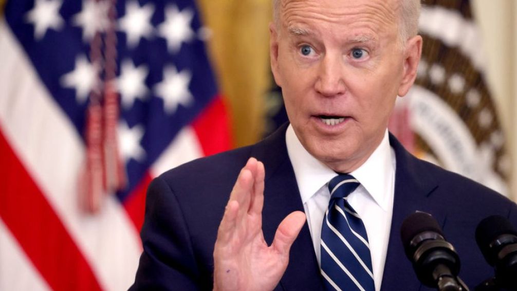 Biden cambia de postura y ofrece cerrar la frontera, en medio de su disputa con Texas