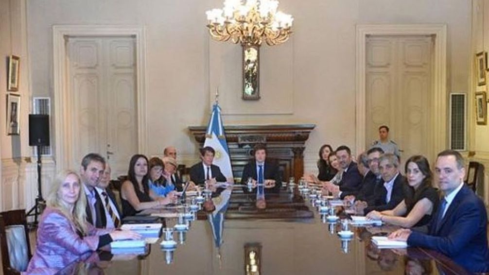 Milei se reune con su gabinete en la previa del debate de la ley "Bases" en Diputados