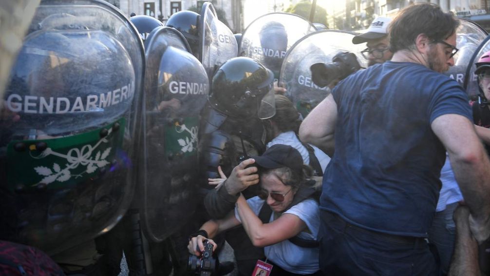 Más organizaciones y partidos se manifestarán frente al Congreso en repudio a la ley ómnibus y al accionar policial