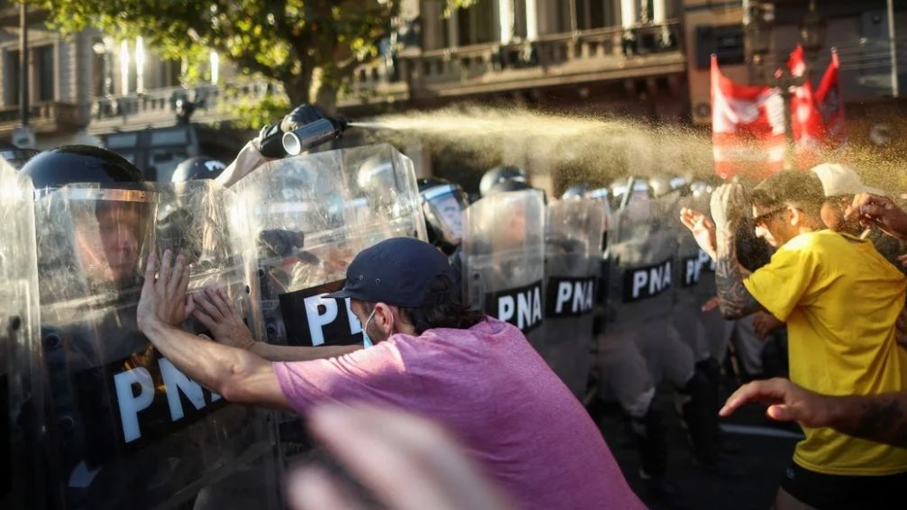 Tras la represión y las detenciones arbitrarias, Bullrich reivindicó el operativo de seguridad frente al Congreso