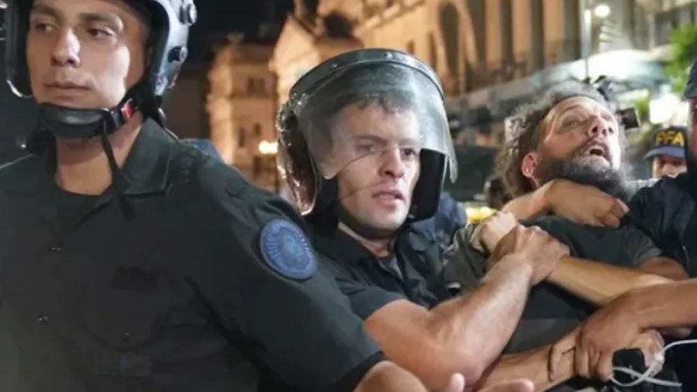 La Justicia libera a los detenidos en la manifestación de ayer y le prohíbe acercarse al Congreso