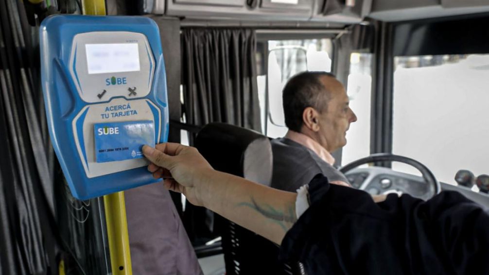 AMBA: el boleto mínimo de colectivo pasó a costar $270 y el del tren $130