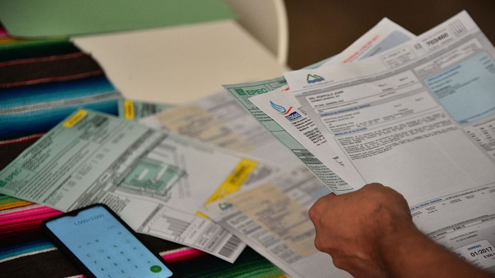 El Gobierno evalúa quitarle subsidios a las tarifas a quien tenga un auto o moto con menos de cinco años de antigüedad 