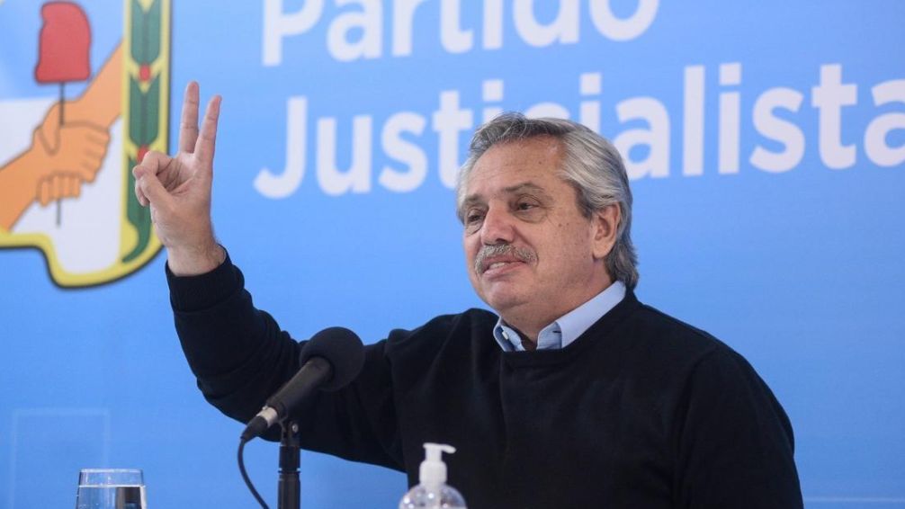 Alberto Fernández vuelve al país pero los Gobernadores quieren destituirlo de la presidencia del PJ