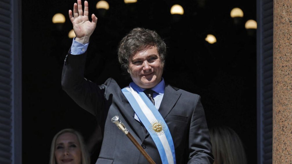 Milei aseguró que los gobernadores "piden pista" al Gobierno y reivindicó el "plan motosierra"