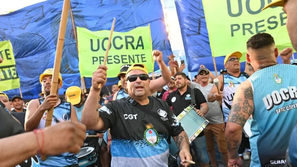 La UOCRA se declaró en "Estado de Alerta y Asamblea Permanente" y exigió que el gobierno de Milei "se responsabilice"
