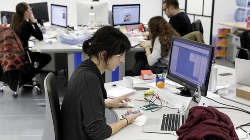 El Gobierno oficializó el aumento de 12% para los empleados estatales 