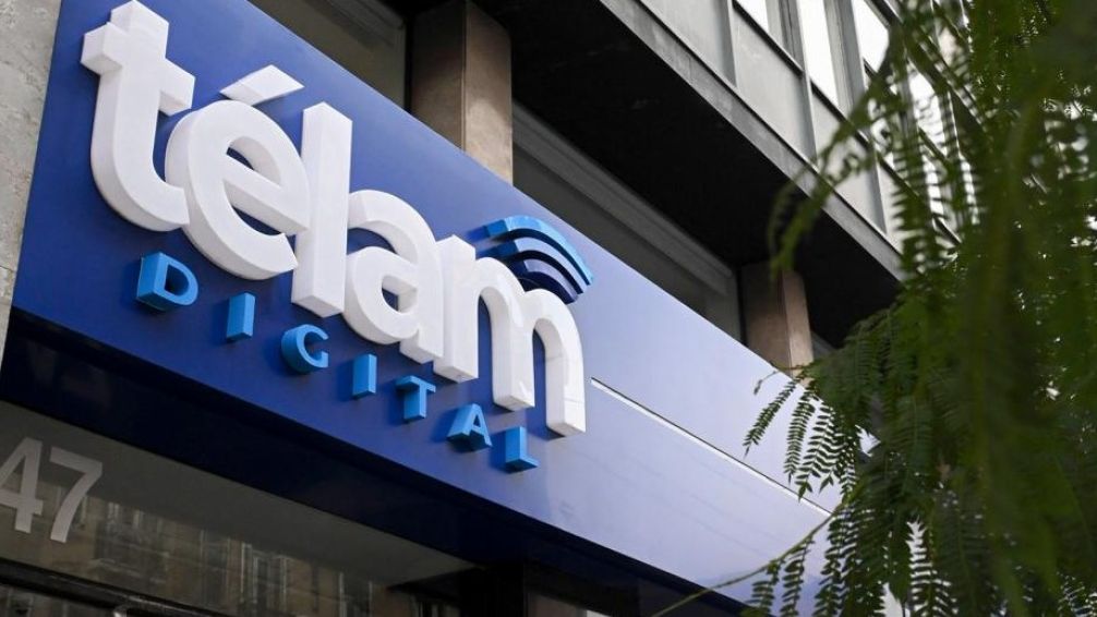 El Gobierno deshabilitó la web del medio Télam y valló el edificio 