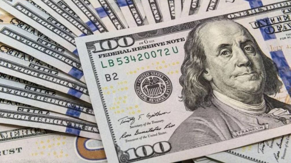 El dólar blue se vende a menos de $1000 por primera vez en el año