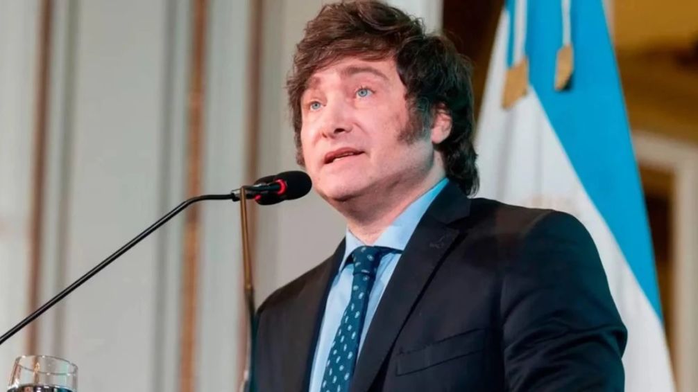 Milei reconoció que los salarios "son miserables" y anticipó una inflación menor al 15% en febrero