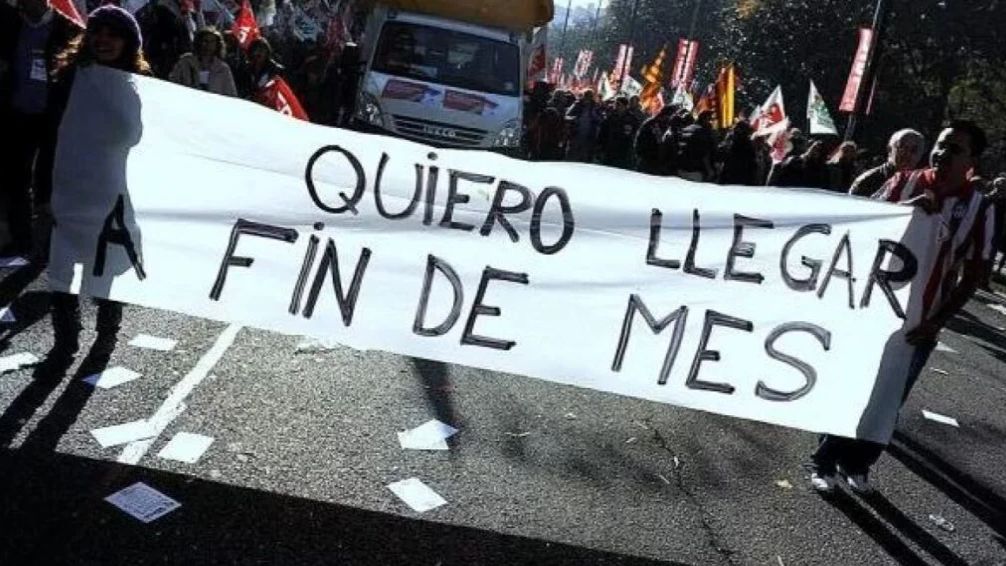 Según el Indec el salario promedio cayó por debajo de la línea de la pobreza 