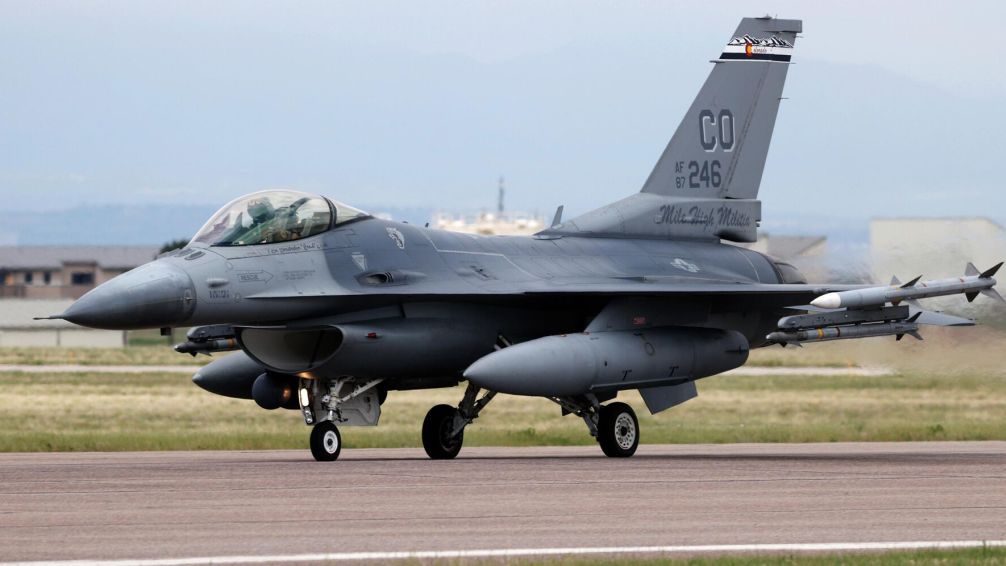 Con el apoyo de Estados Unidos, Argentina firmó la compra a Dinamarca de 24 aviones de combate F16
