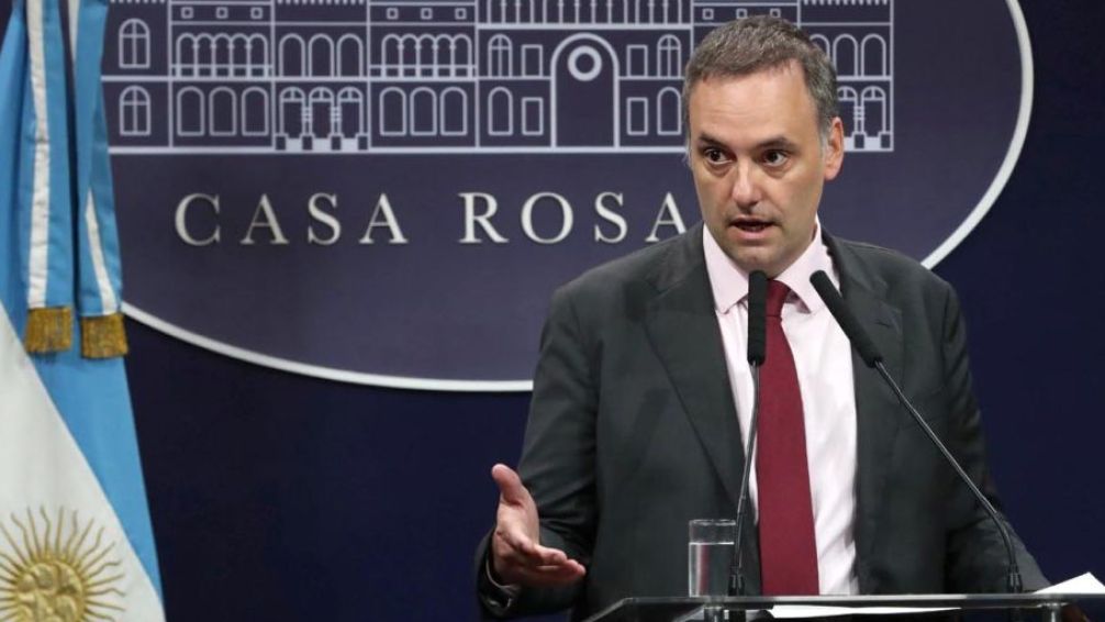 El Gobierno anunció que buscará penar el adoctrinamiento en las escuelas