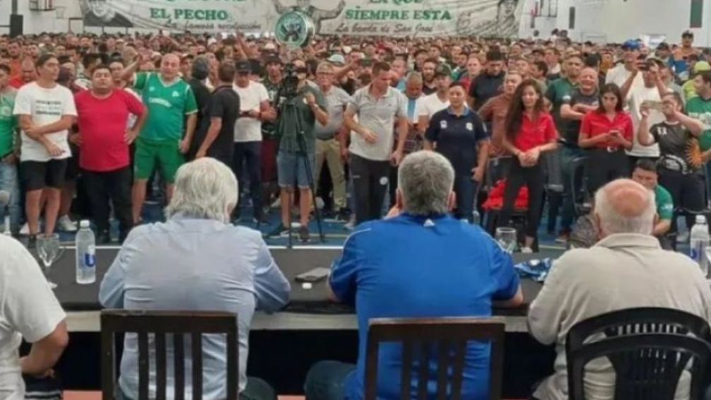El gobierno le hizo un guiño a Camioneros y se reformuló la dura paritaria