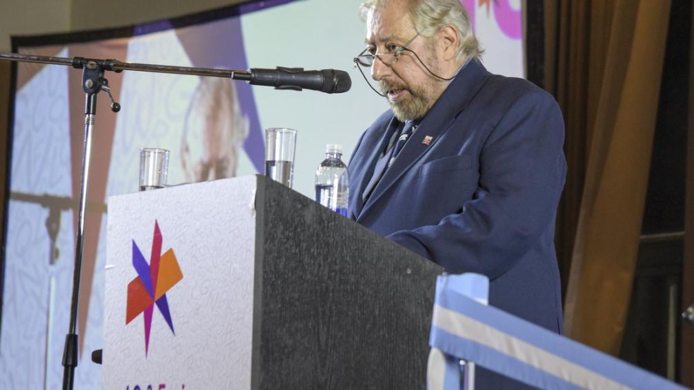 El presidente de la Fundación El Libro denunció "una embestida de carácter despiadada a la cultura"