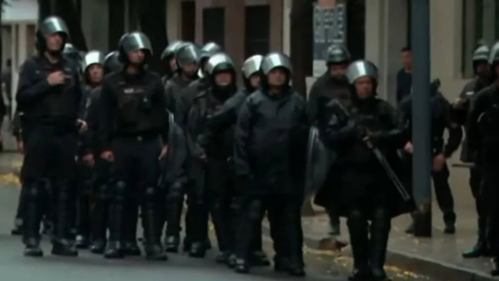 La Policía desalojó una protesta de choferes de colectivos y provocó tensión en la sede de la UTA