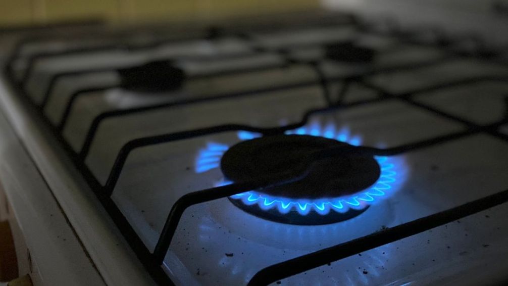 El Gobierno nacional analiza retrasar los aumentos de luz y gas que están programados para mayo