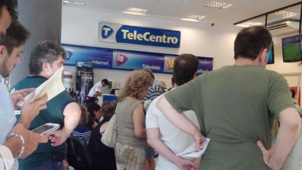 Una empresa de internet y TV deberá pagarle más de un millón de pesos a un cliente por demorar en darle baja del servicio