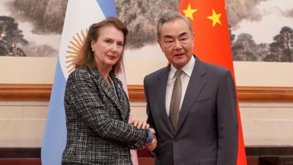 Mondino confirmó que pagarán el swap con China