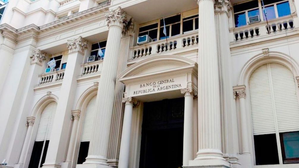 El Gobierno le pagó alrededor de 800 millones de dólares al FMI y cayeron las reservas del Banco Central